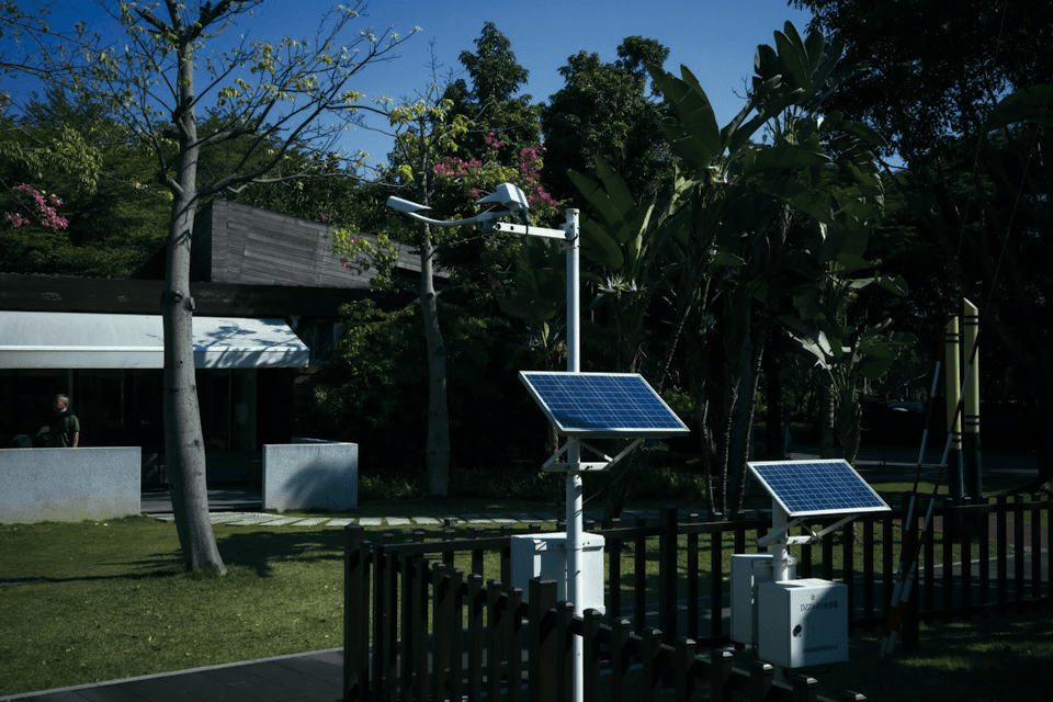 Garden solar lights