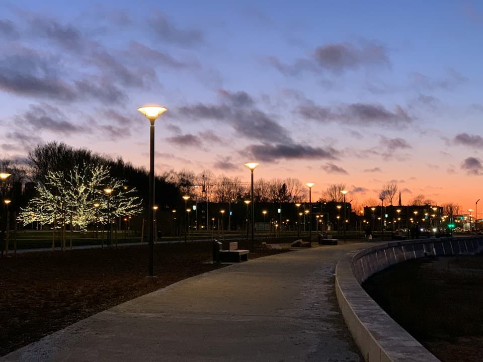 Solar pathway lights